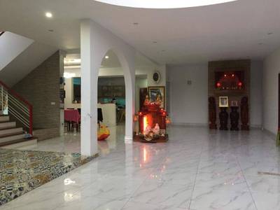 Vila For Sale & Rent with 5 Parking Space