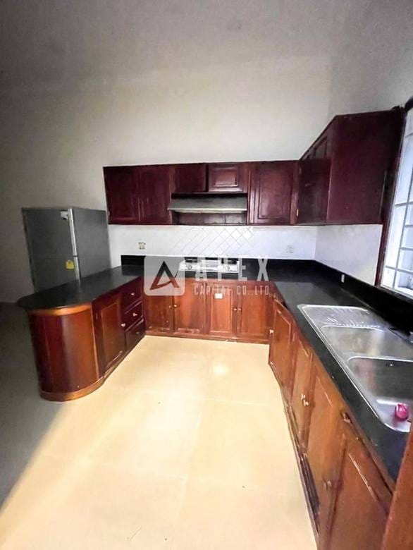 $1,300 Villa