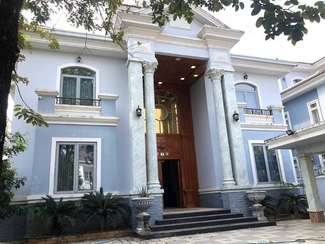 $1,300,000 Villa