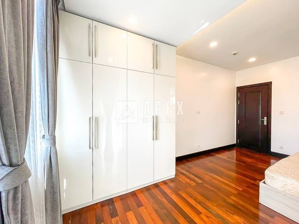 Apartment For Rent in Srah Chak, Daun Penh, Phnom Penh