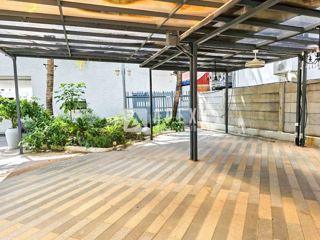Relief À louer de 1,200 m² de terrain