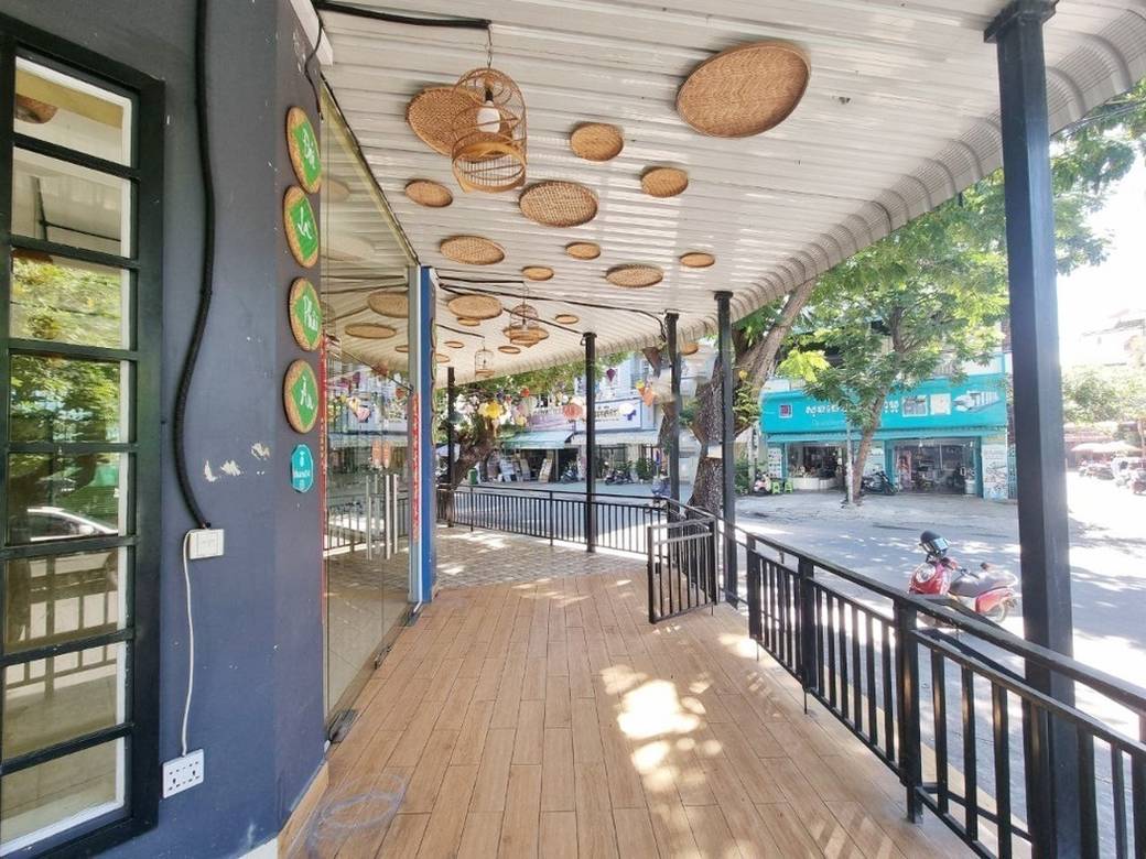 ร้านอาหาร สำหรับเช่า พร้อมที่จอดรถ 20 คัน