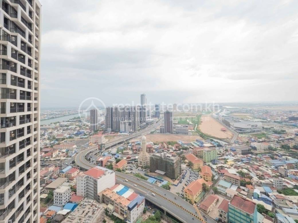The Pinnacle Residence | $950 Condo