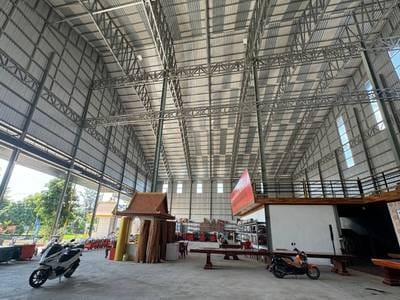 Entrepôt For Sale & Rent de 1,600 m² de terrain