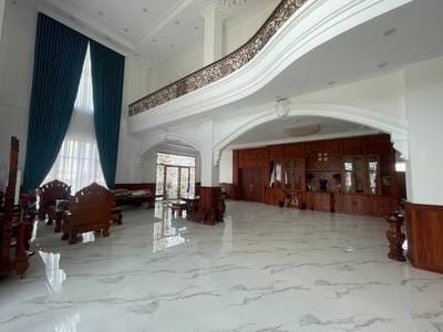 2,355 sqm Land Size Villa For Rent