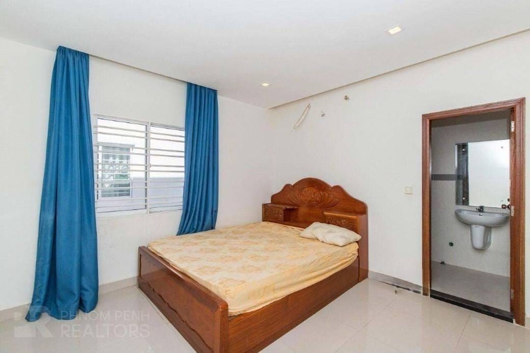 Flat House For Rent in Tuek Thla, Sen Sok, Phnom Penh