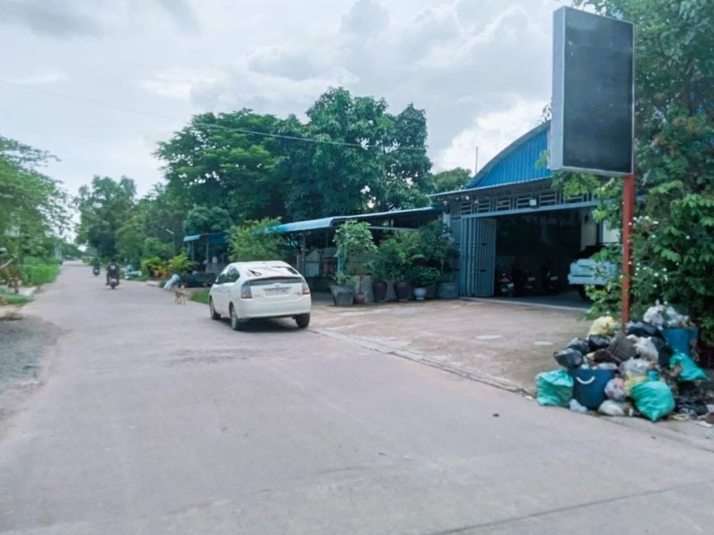 883.5 sqm Living Size House and lot Na prodej in Kampot