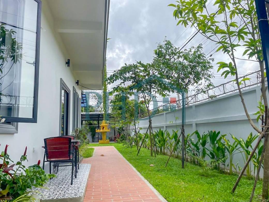 $1,100 Villa