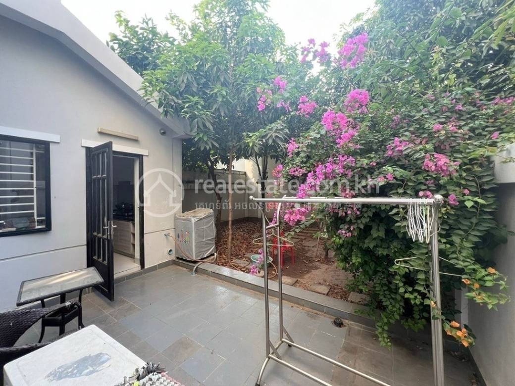 $1,300 Villa
