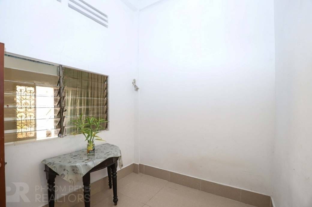 Смежный дом Для Аренды in Boeng Keng Kang $400