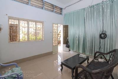 4 Bedrooms Смежный дом Для Аренды for $400