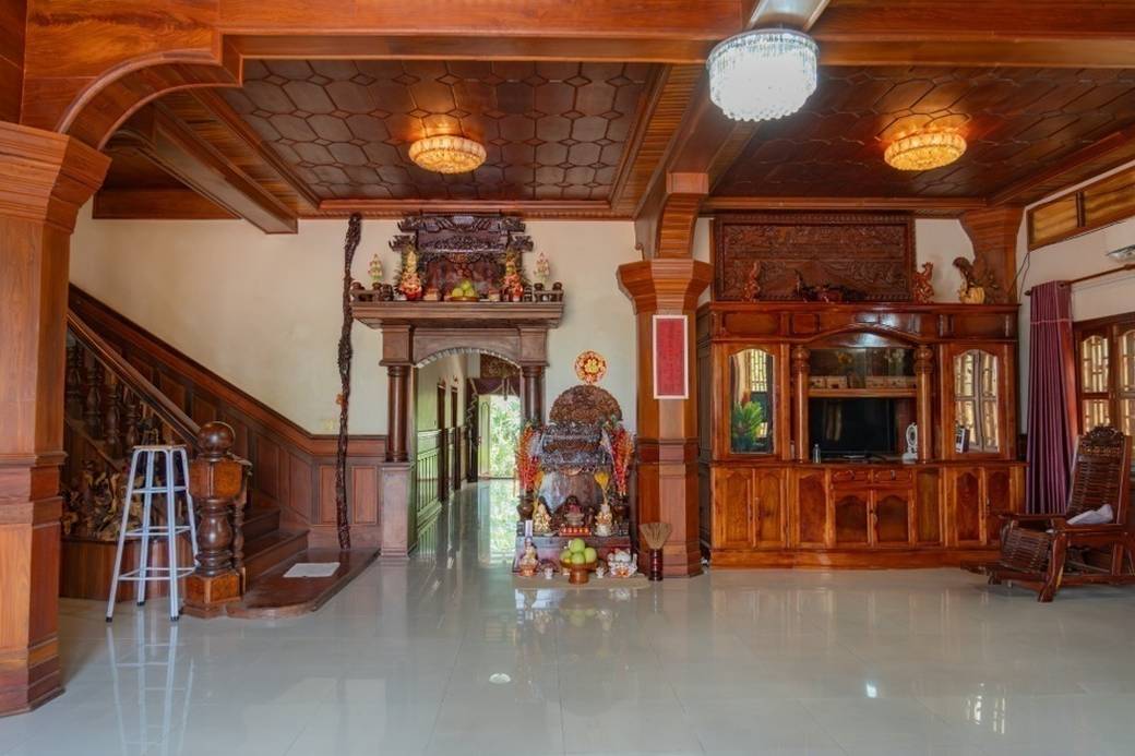 $2,100,000 Villa