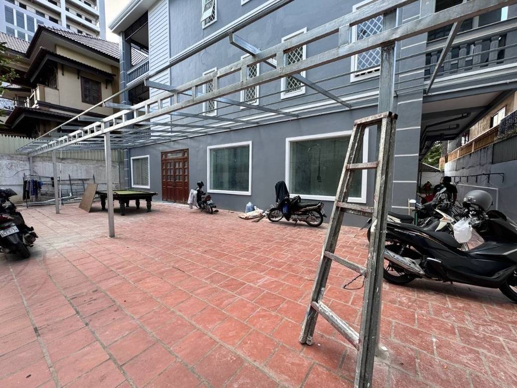 Budynek Na wynajem o powierzchni działki 600 m²