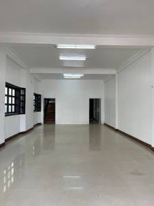 8 Bedrooms Flat House K pronájmu for $900