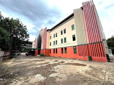 Budynek Na wynajem o powierzchni działki 7,000 m²