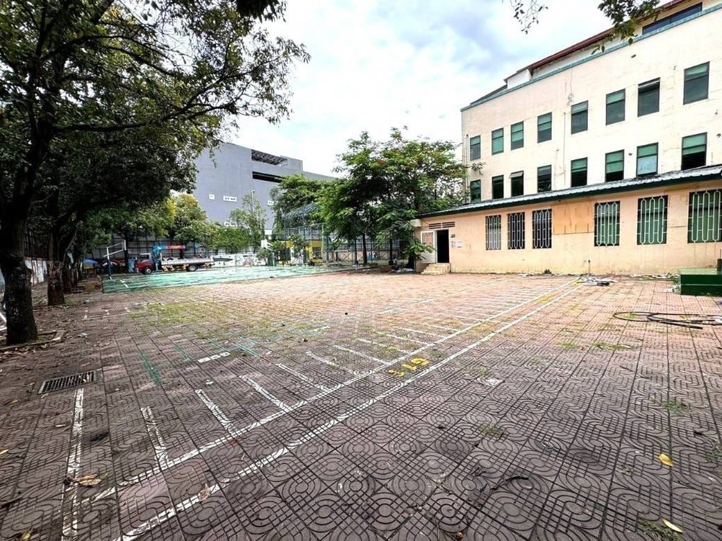 Budynek Na wynajem o powierzchni mieszkalnej 9,000 m² w Chamkarmon