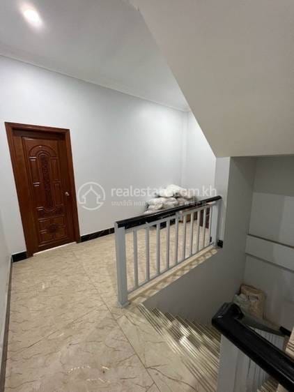 Daun PenhHouse and lot出租，价格$1,800