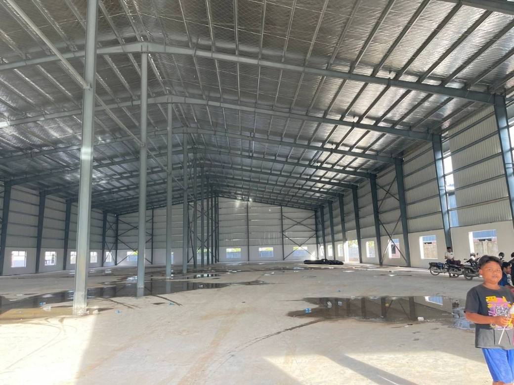 Entrepôt À louer de 4,000 m² de terrain