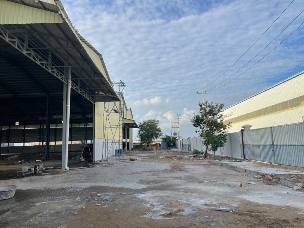 10,000 sqm Land Size Sklad K pronájmu