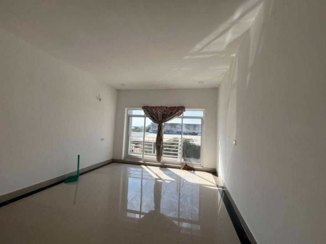 Chaom Chau 3 Flat House For Sale in Chaom Chau 3