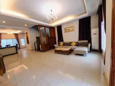 Villa For Rent with 3 Parking Space