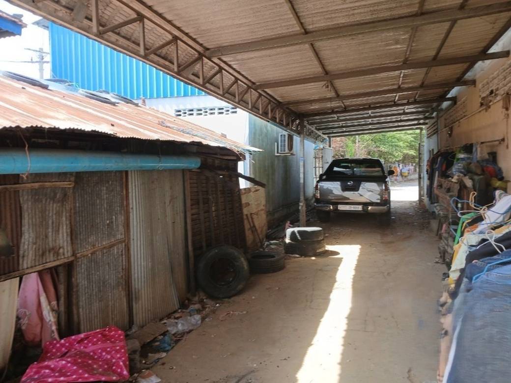 80 sqm Living Size House and lot Na prodej in Angk Snuol