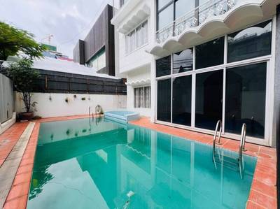 $3,300 Villa