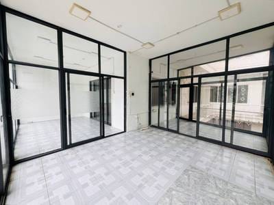 9 Bedrooms Villa For Rent