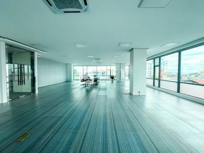 400 sqm Living Size Kanceláře K pronájmu in Sen Sok