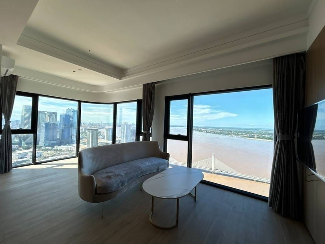 Vue Aston | Condo Na prodej in Chbar Ampov $250,000