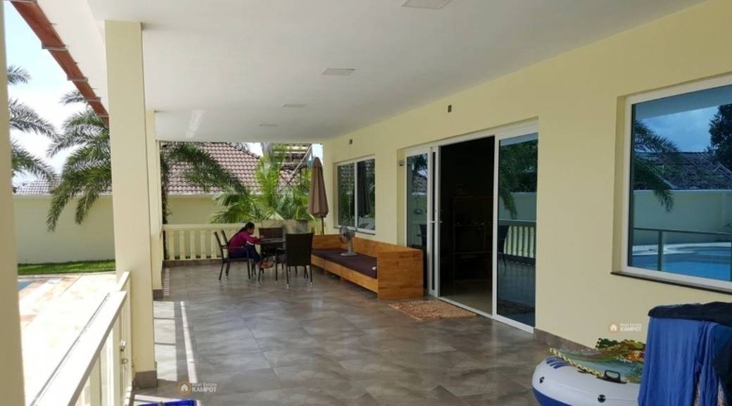 240 sqm Living Size House and lot Na prodej in Sihanoukville