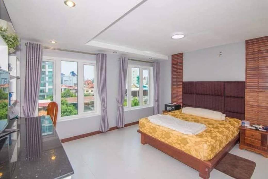Bâtiment À louer de 372 m² de terrain