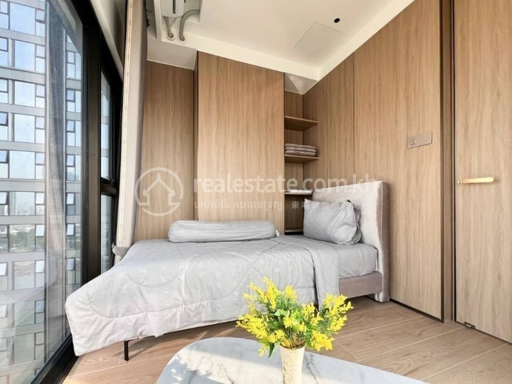 Vue Aston | $1,200 Condo