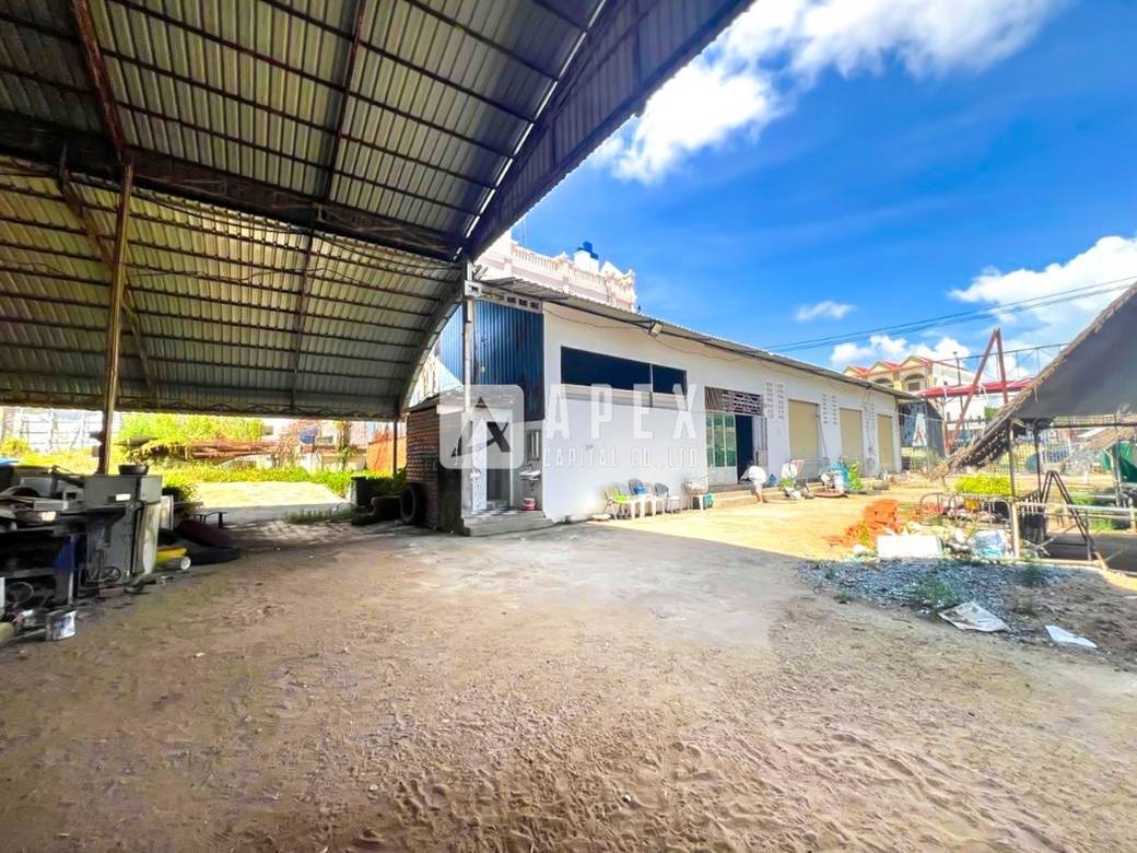 400 sqm Living Size Sklad K pronájmu in Chroy Changvar
