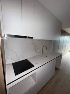 Vue Aston | Zařízeno Condo Na prodej