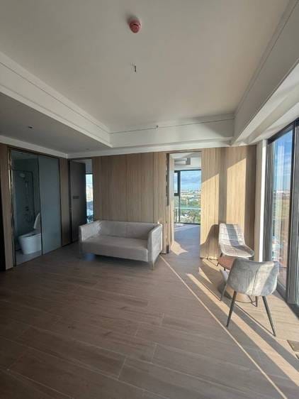 Vue Aston | Condo For Sale & Rent with 1 Parking Space