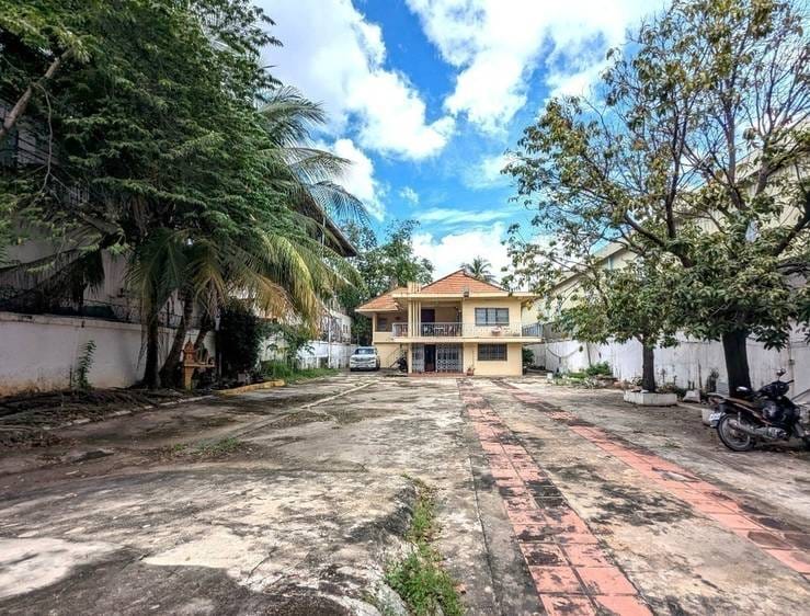 Villa À louer à Tuek Thla, Sen Sok, Phnom Penh