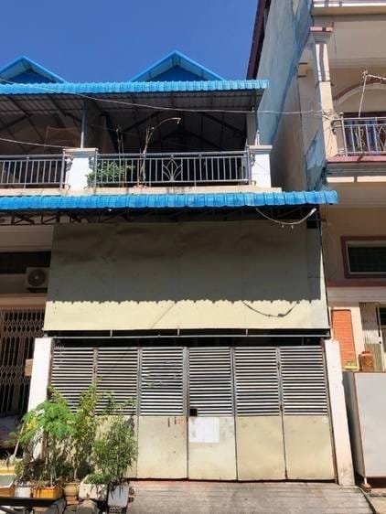 ផ្ទះល្វែង 3 បន្ទប់គេង សំរាប់លក់