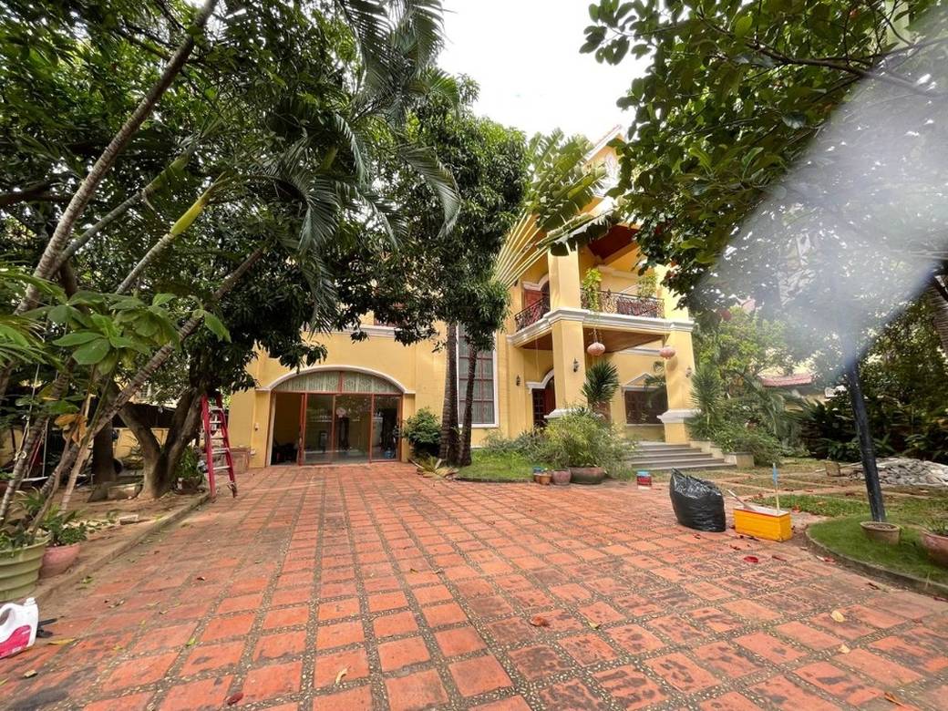 750 sqm Land Size Villa For Rent
