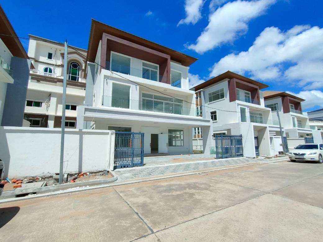 $3,900 Villa