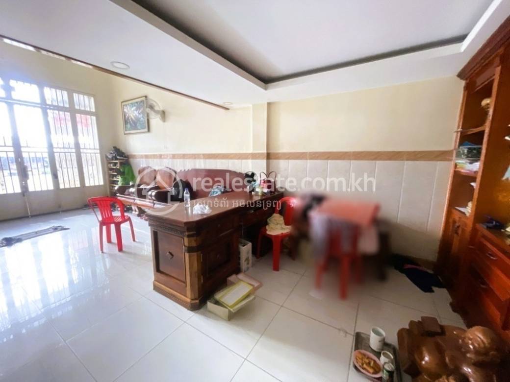 Por Sen Chey店屋出售，价格$285,000