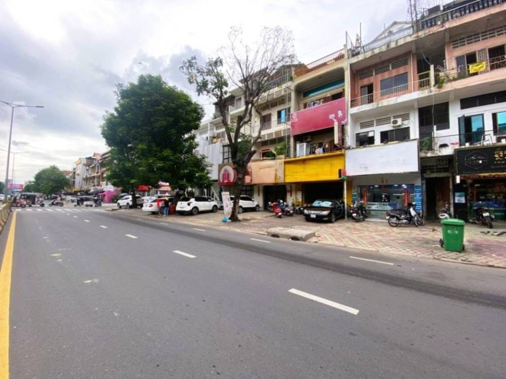 CommercialShophouse สำหรับขาย พื้นที่ใช้สอย 262.5 ตร.ม. ใน Toul Kork