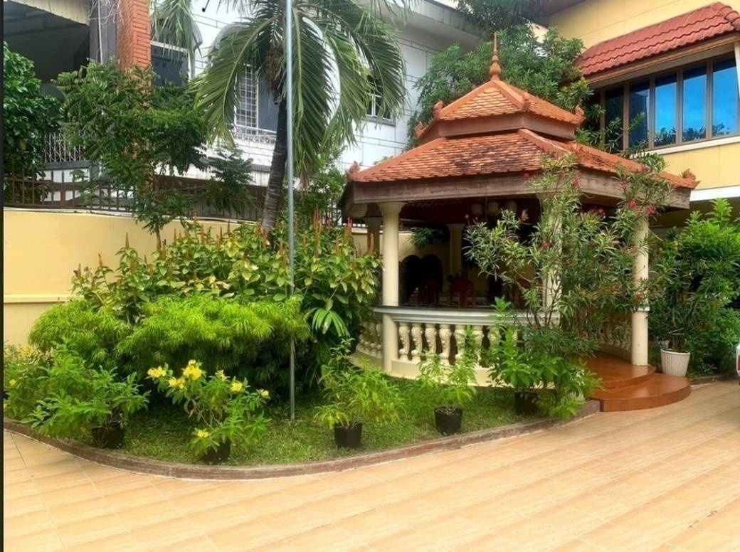 $2,800 Vila