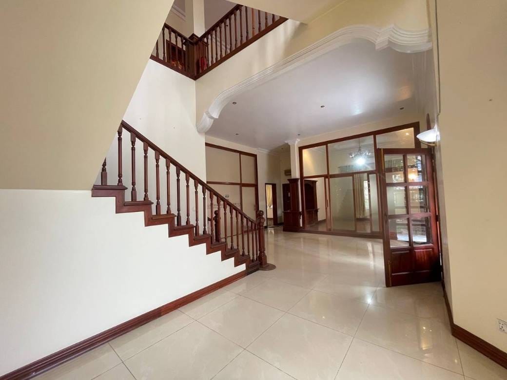 Villa For Rent with 6 Parking Space