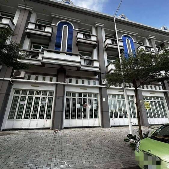 Shophouse For Sale in Chroy Changvar, Phnom Penh