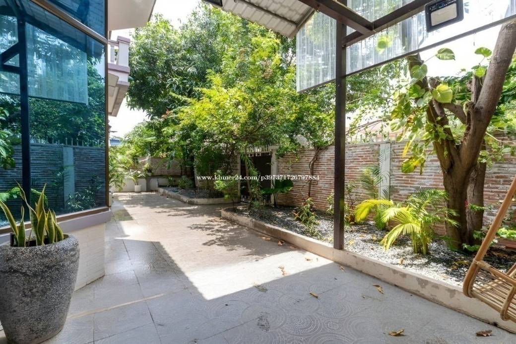 $1,200 Villa