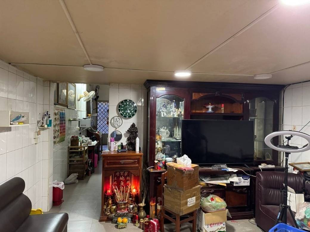 402.5 sqm Living Size Shophouse For Sale in Daun Penh