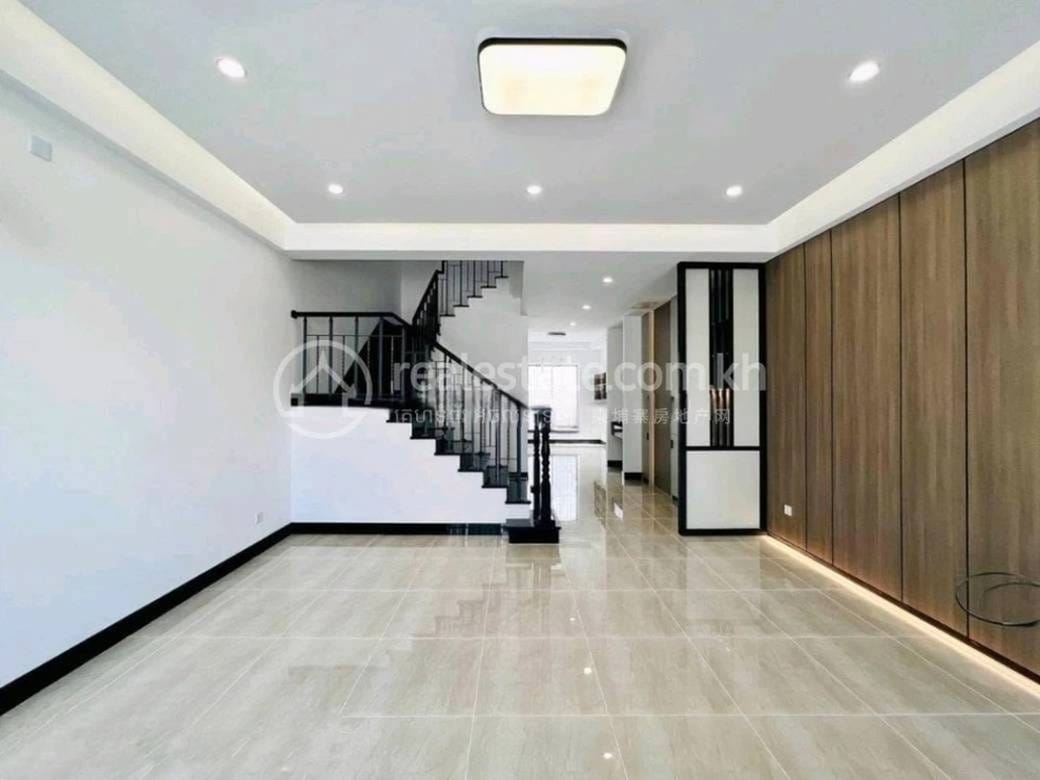 Phnom Penh Park | Dom szeregowy Na sprzedaż o powierzchni mieszkalnej 201-243 m² w Chroy Changvar