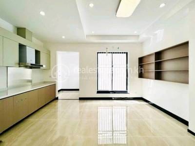 Phnom Penh Park | Dom szeregowy Na sprzedaż w Chroy Changvar $190,000