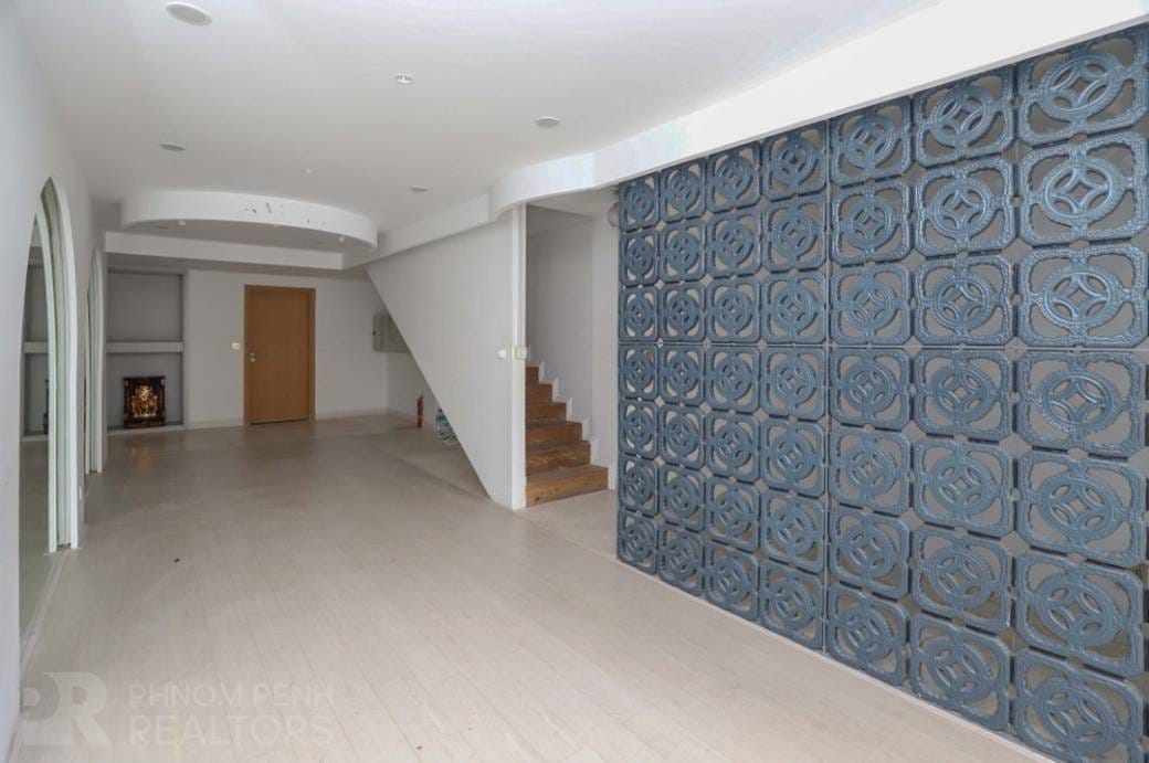 $600,000 Flat House